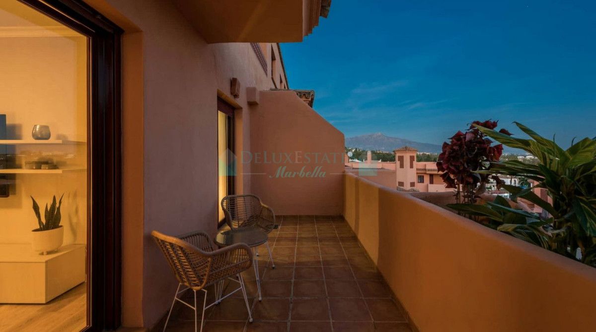 Apartment for sale in Benahavis