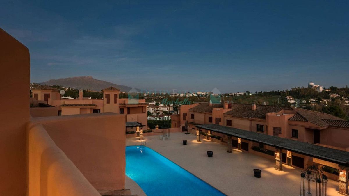 Apartment for sale in Benahavis
