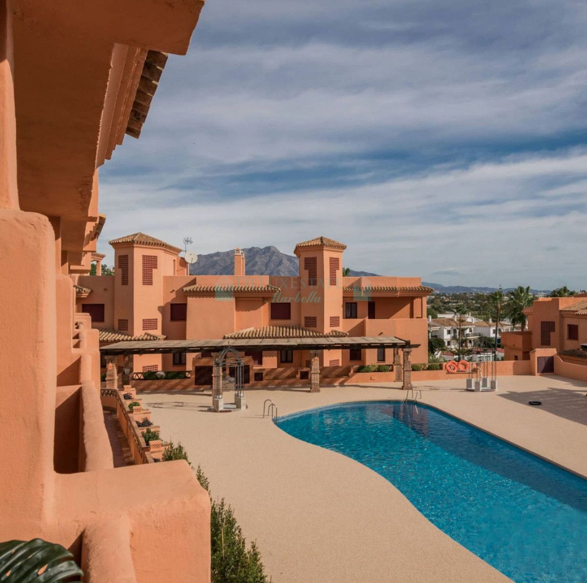 Apartment for sale in Benahavis