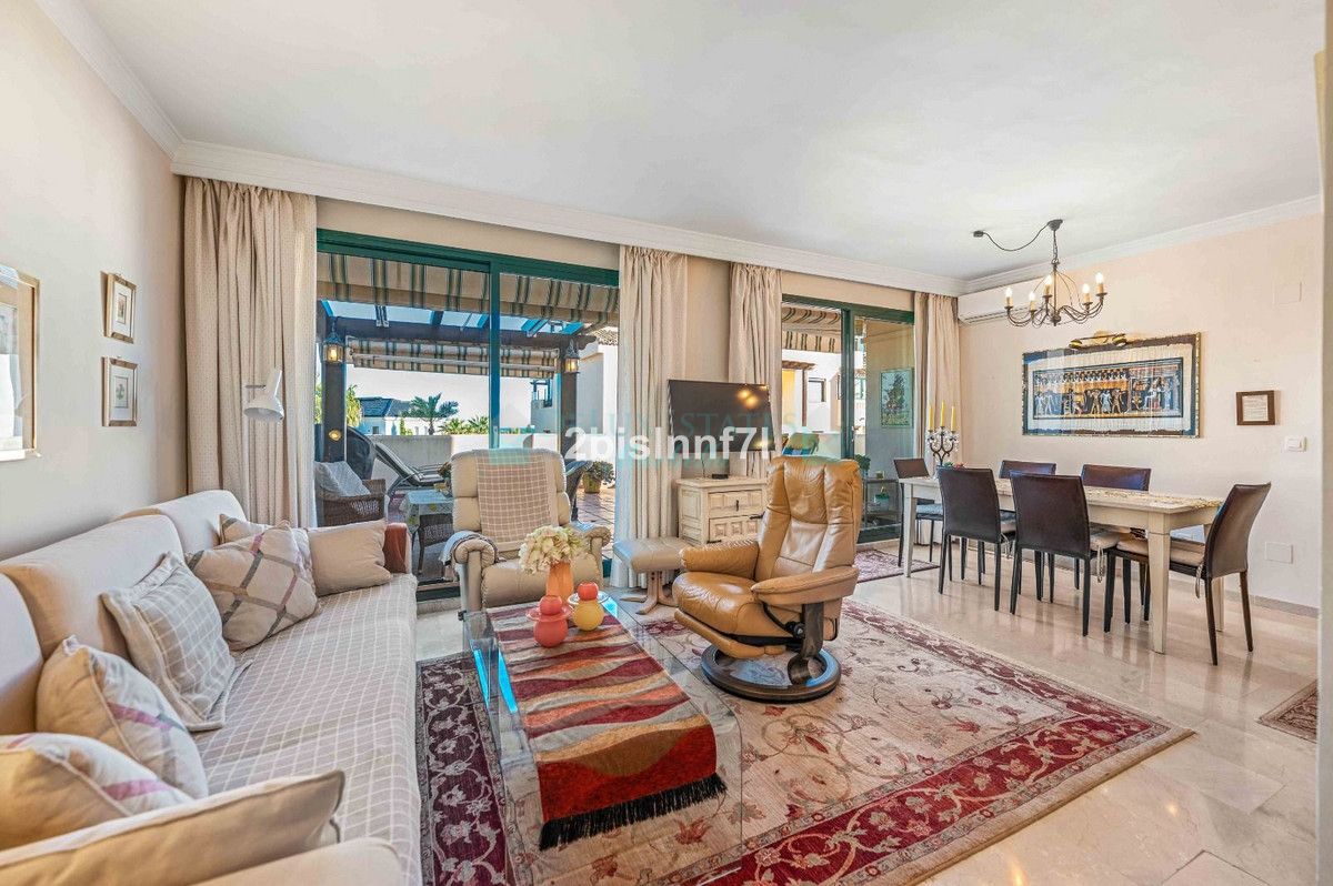 Apartment for sale in Elviria, Marbella East