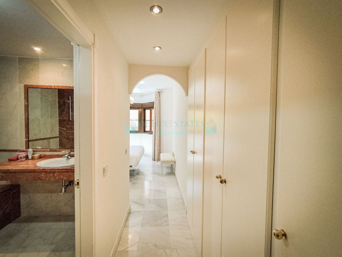 Apartamento en alquiler en Hacienda del Sol, Estepona