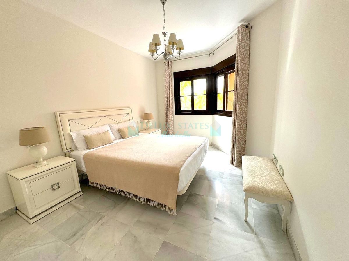 Apartamento en alquiler en Hacienda del Sol, Estepona