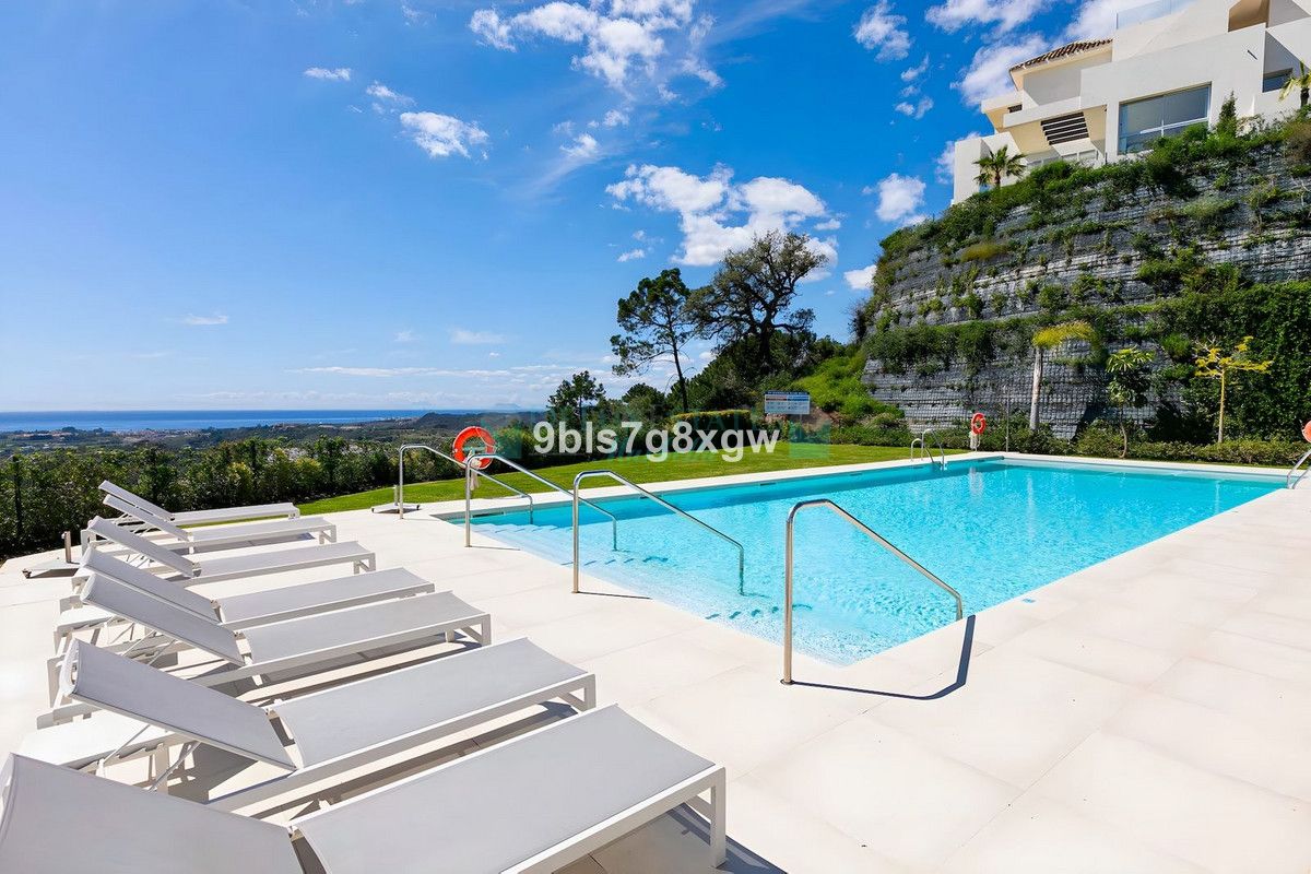 Ground Floor Apartment for sale in Benahavis