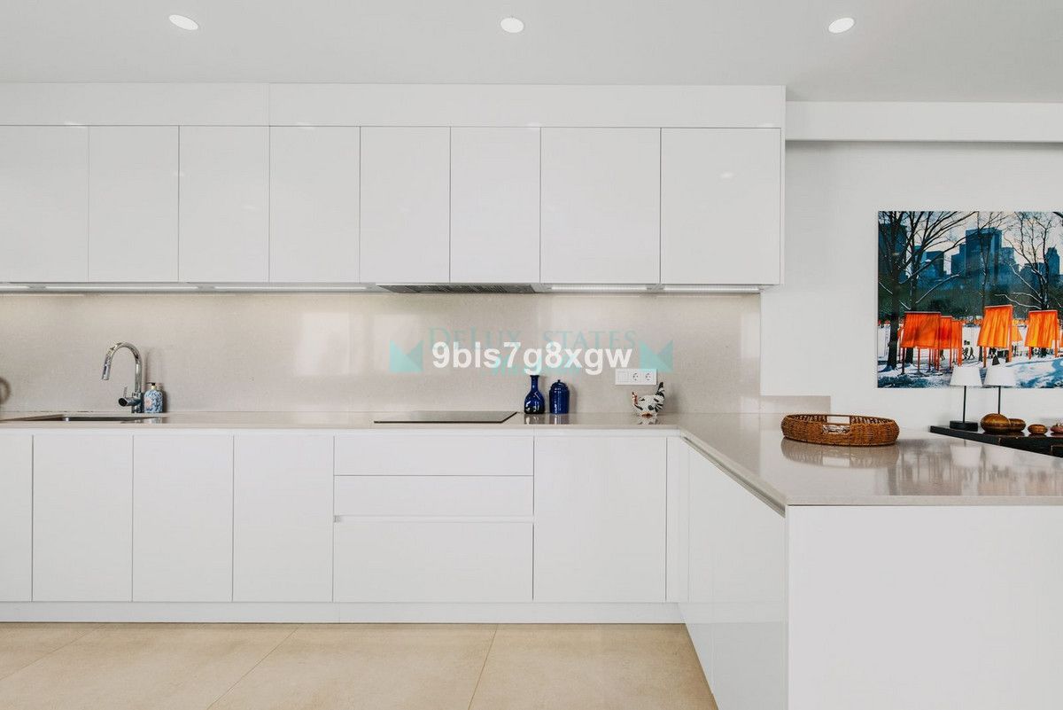 Ground Floor Apartment for sale in Benahavis