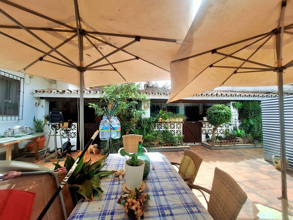 Villa en venta en Costabella, Marbella Este