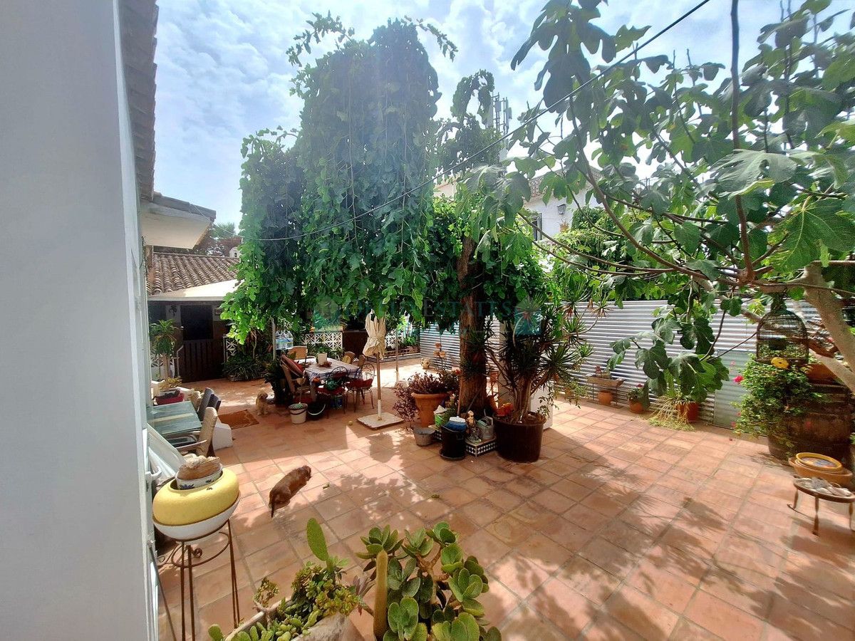 Villa en venta en Costabella, Marbella Este