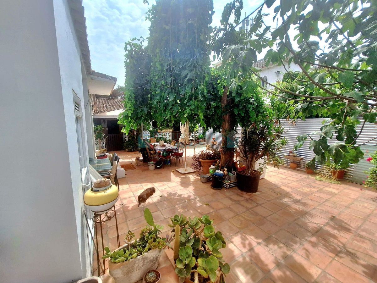 Villa en venta en Costabella, Marbella Este