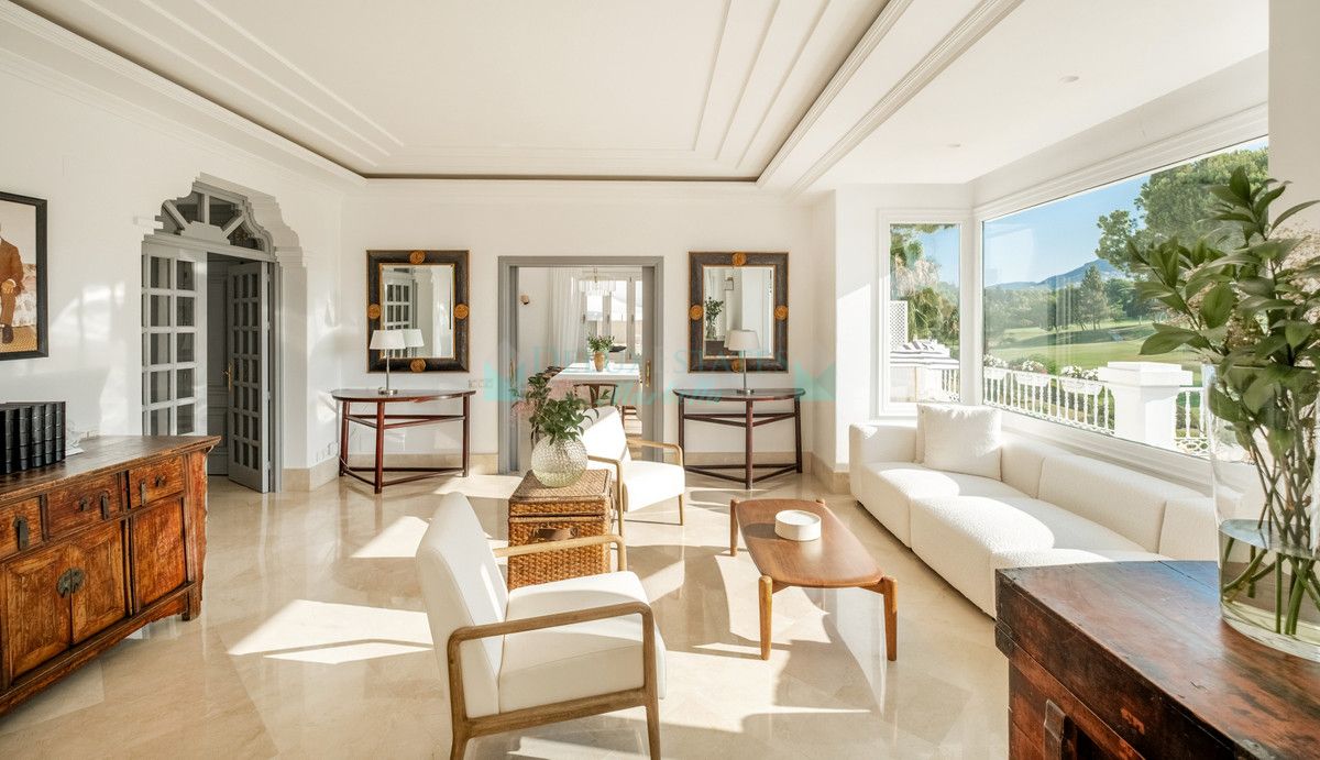 Villa for sale in Aloha, Nueva Andalucia