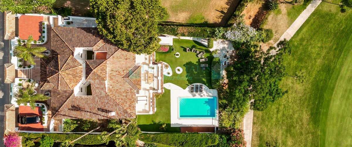 Villa for sale in Aloha, Nueva Andalucia