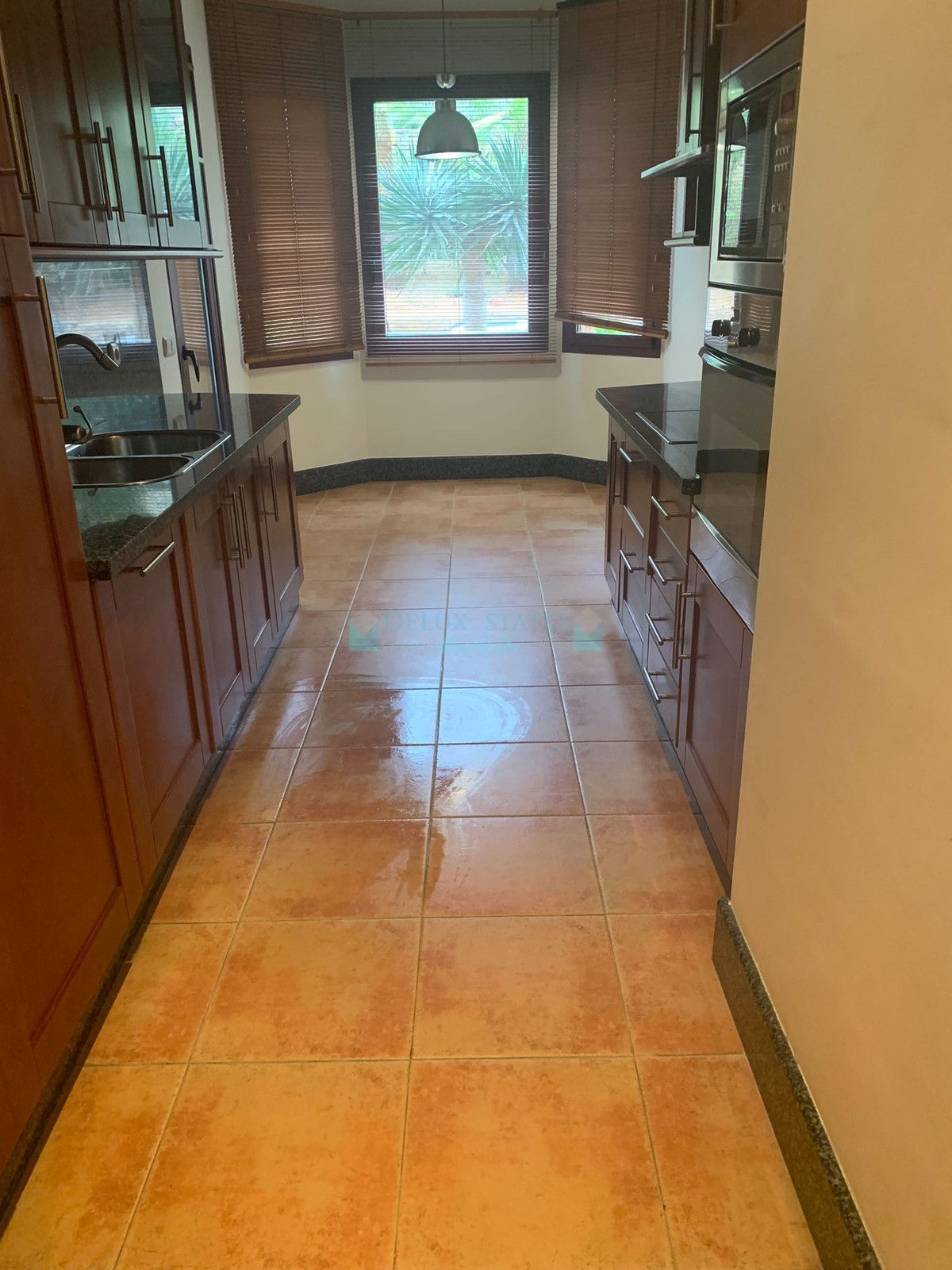 Ground Floor Apartment for sale in Bahia de Marbella, Marbella East