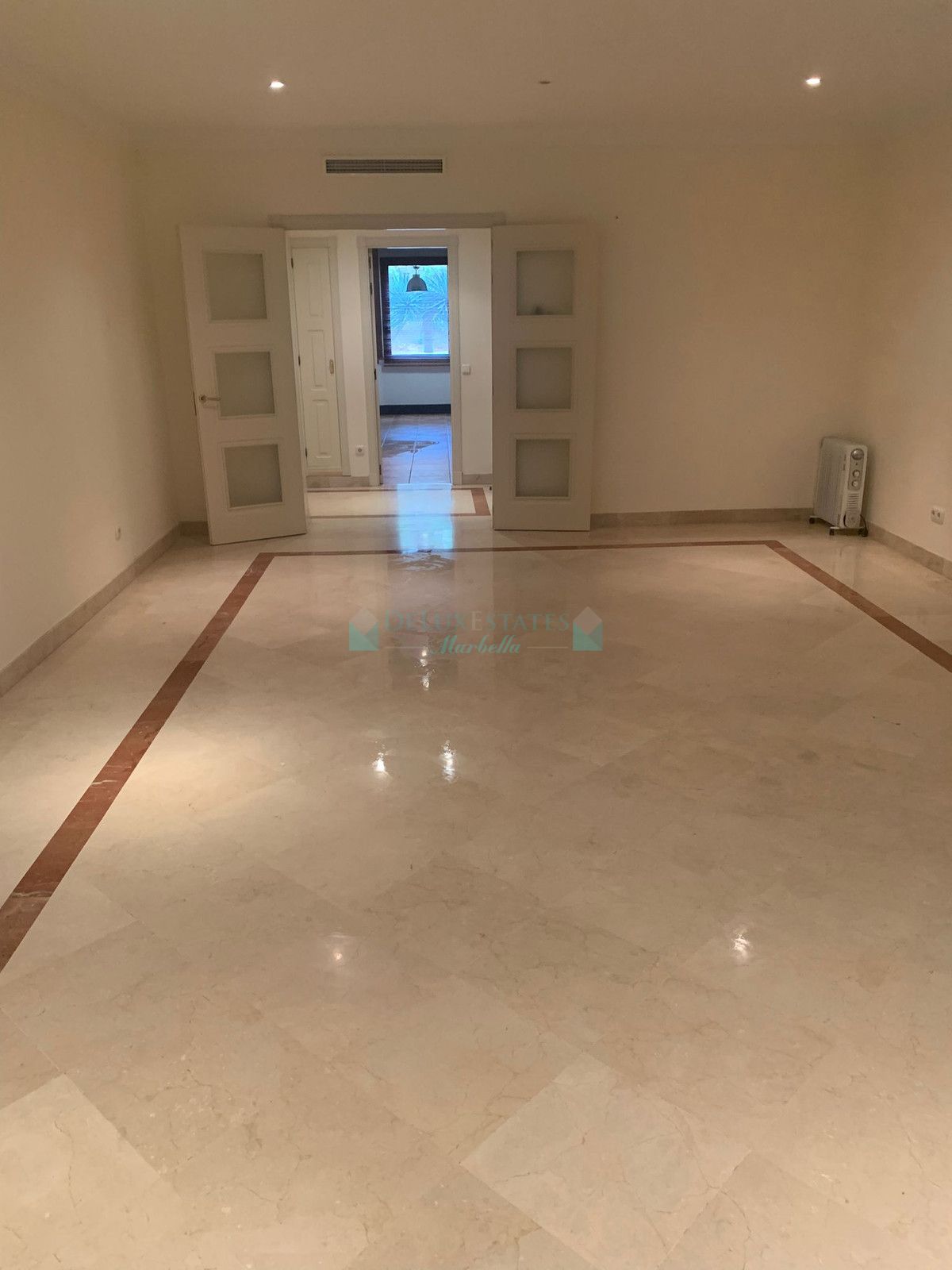 Ground Floor Apartment for sale in Bahia de Marbella, Marbella East