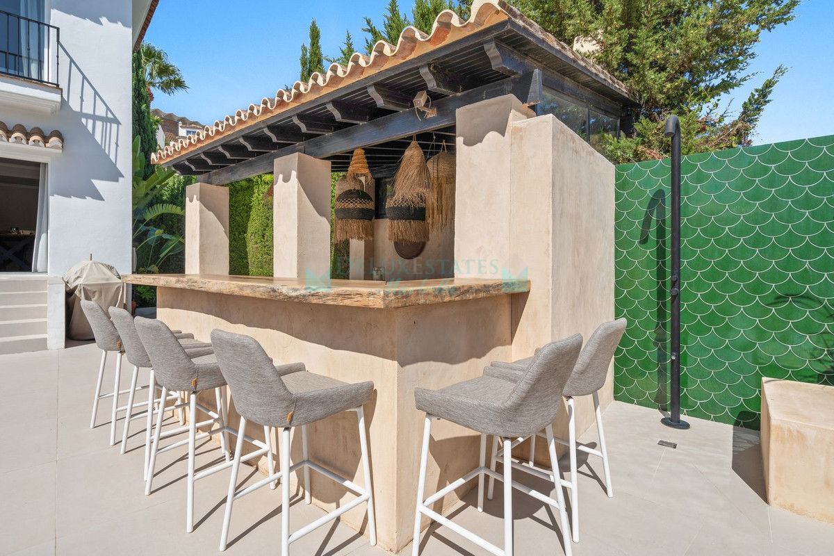 Villa for sale in Nueva Andalucia