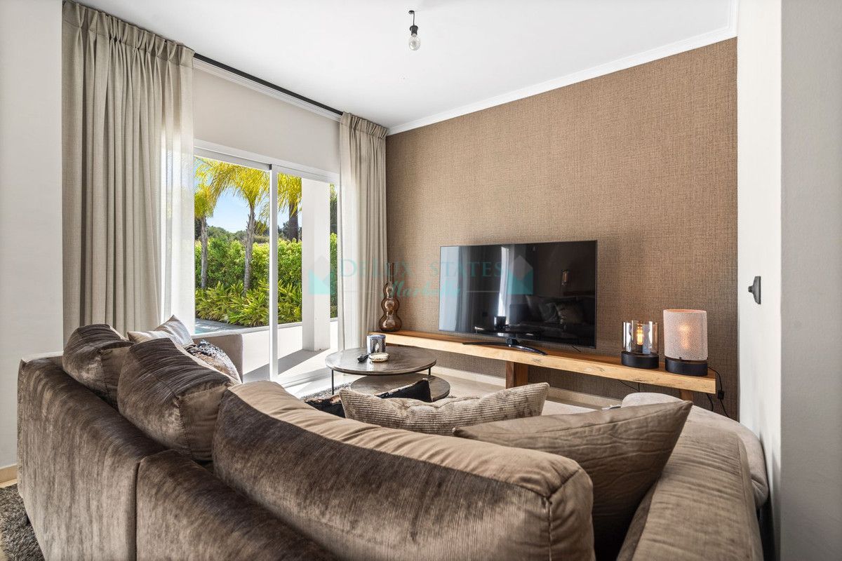 Villa for sale in Nueva Andalucia