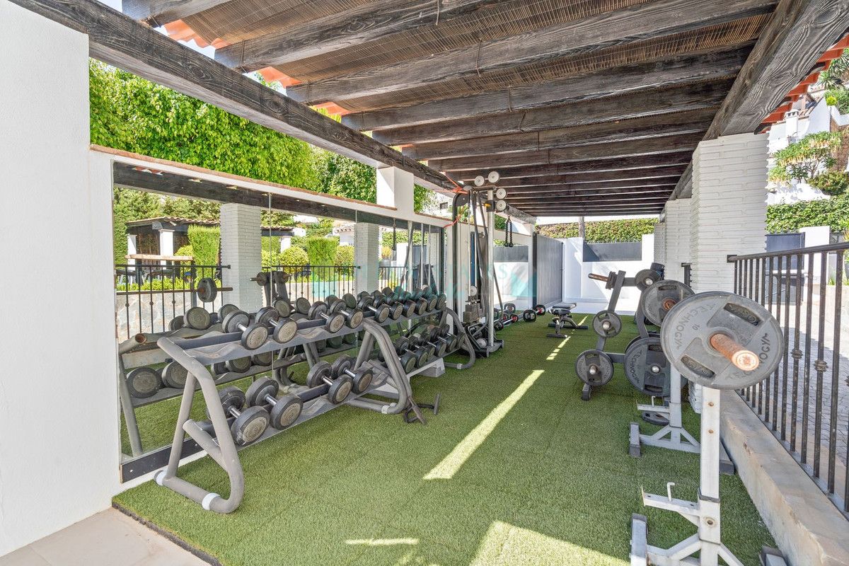 Villa for sale in Nueva Andalucia