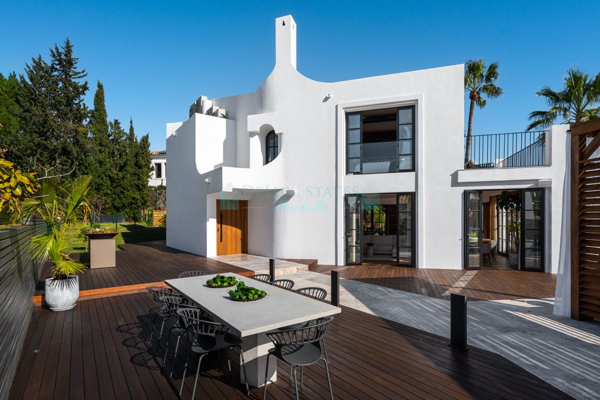 Villa for sale in Nueva Andalucia