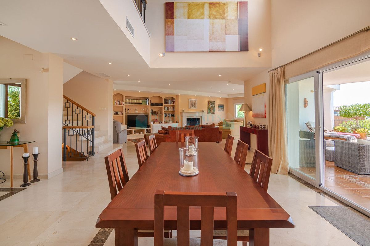 Villa for sale in Benahavis