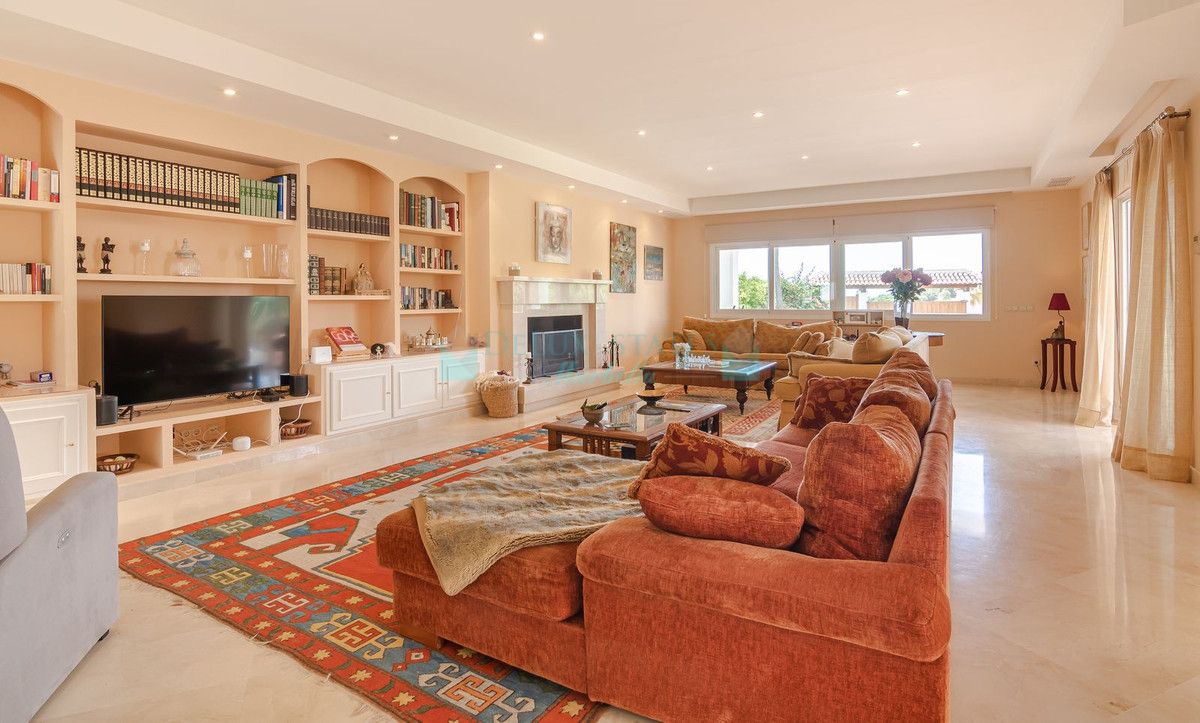 Villa for sale in Benahavis