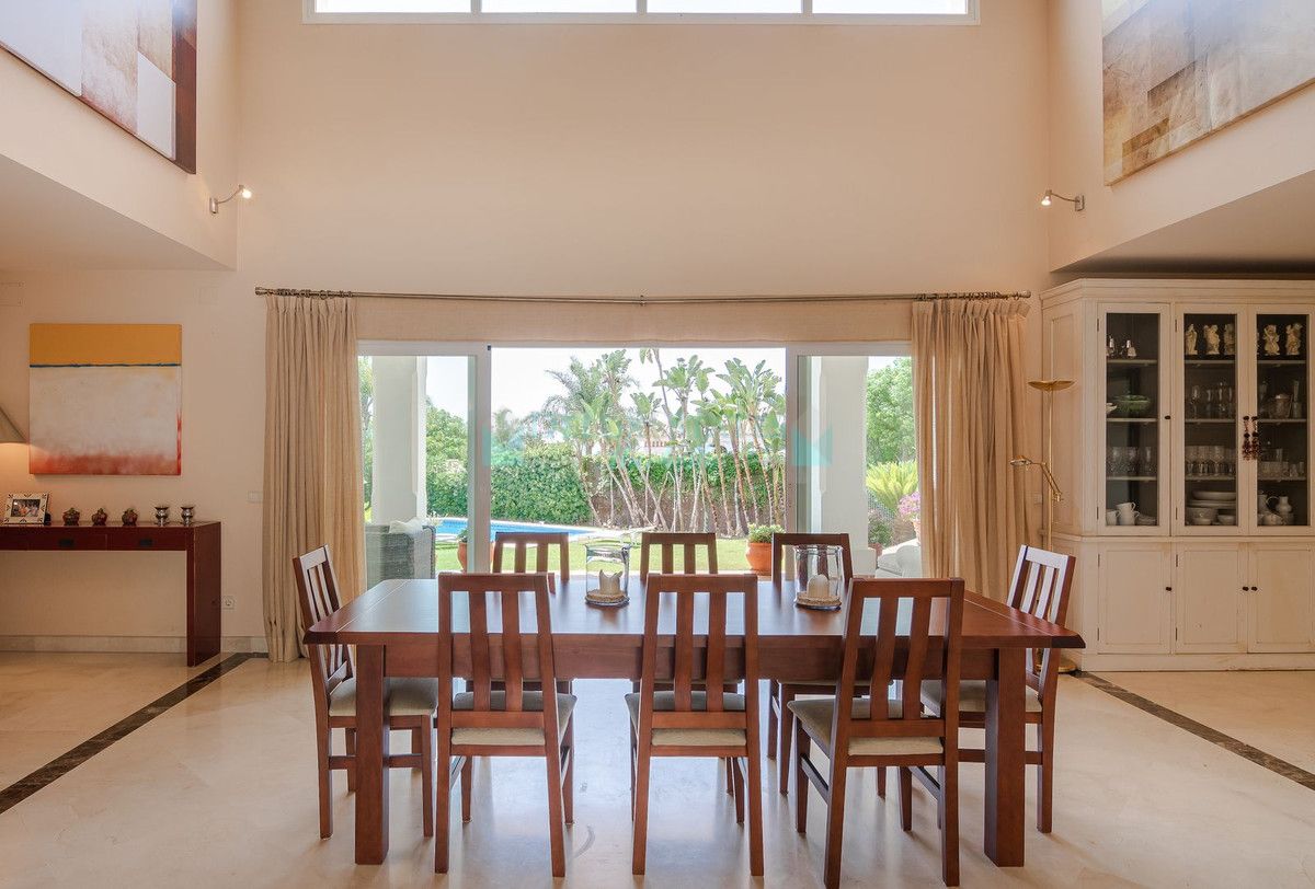 Villa for sale in Benahavis