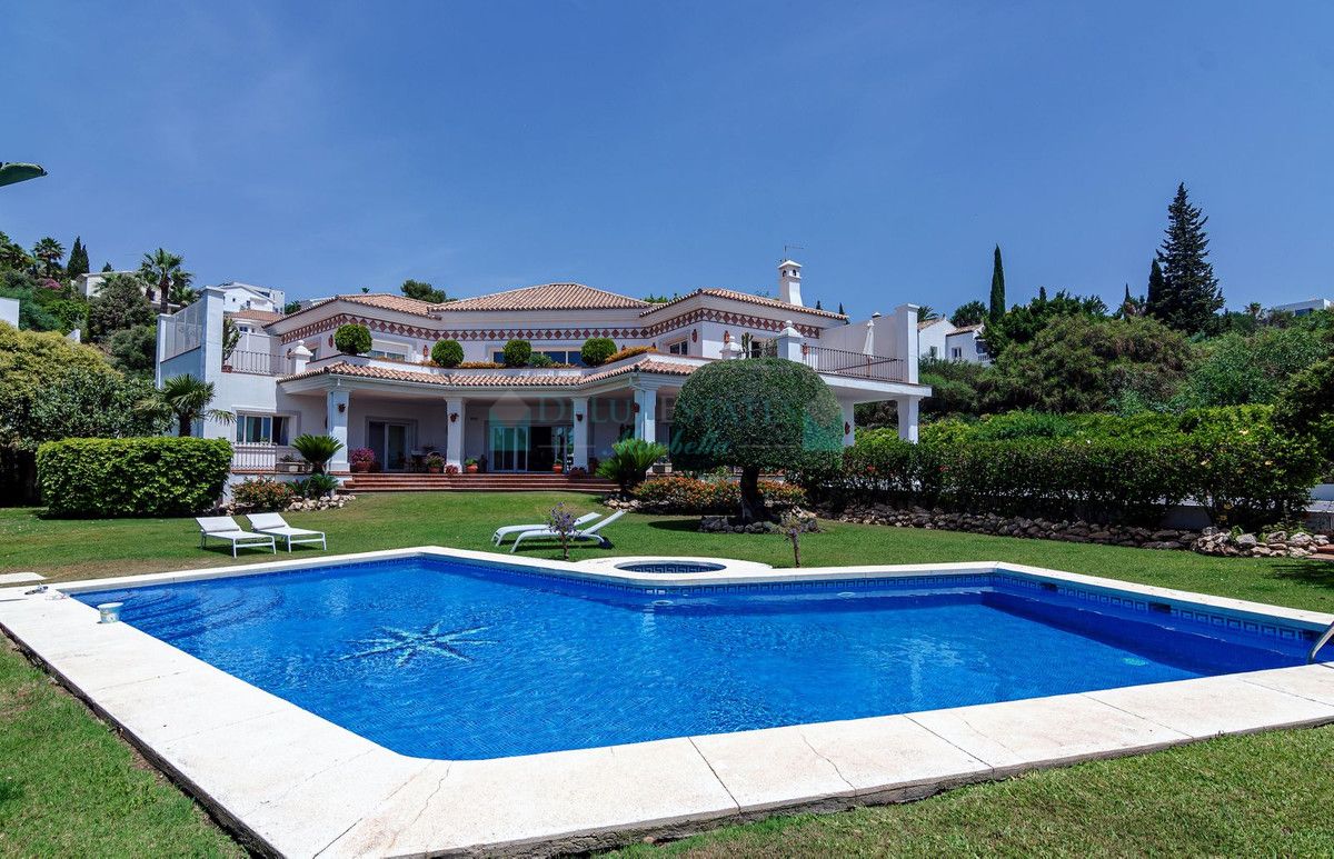 Villa for sale in Benahavis