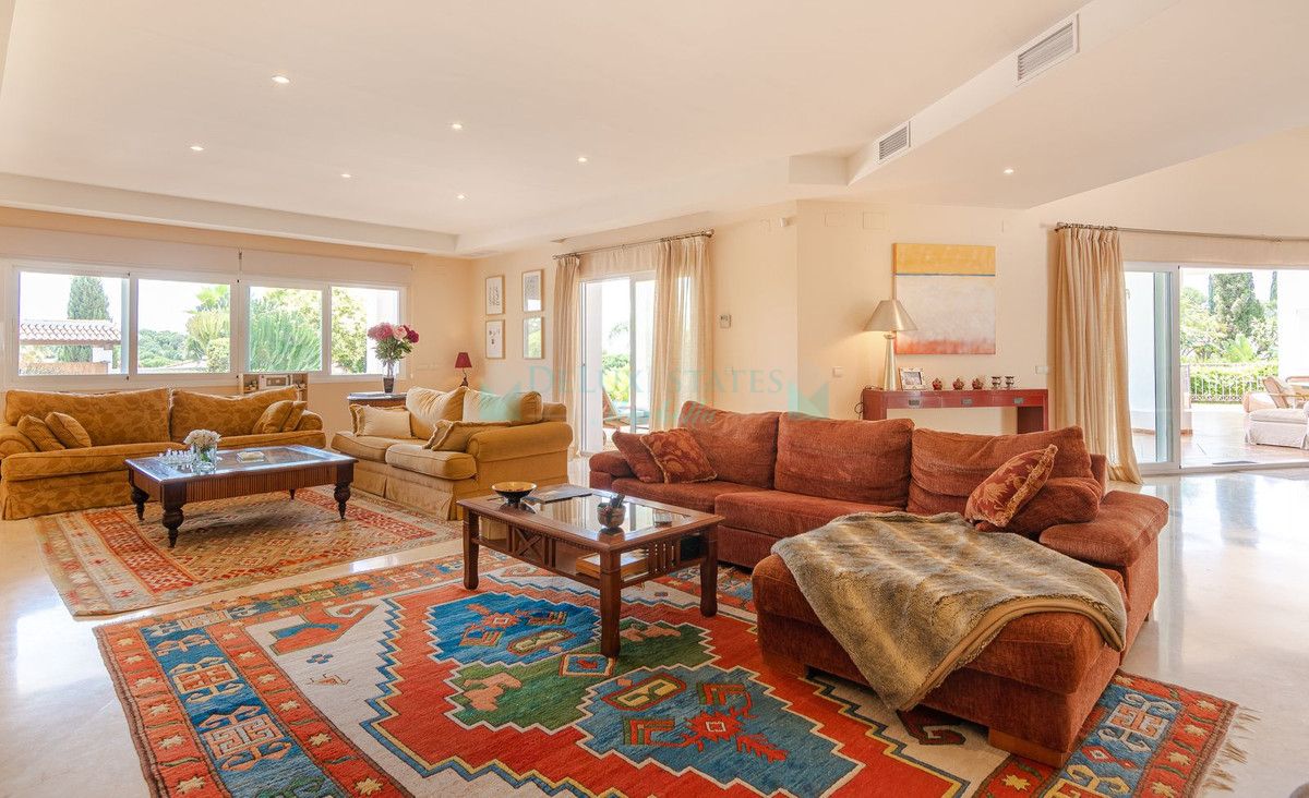 Villa for sale in Benahavis