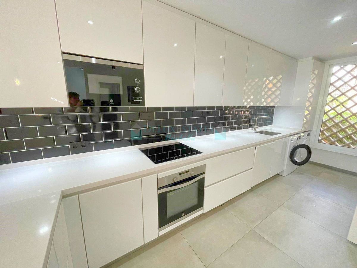 Town House for sale in El Paraiso, Estepona