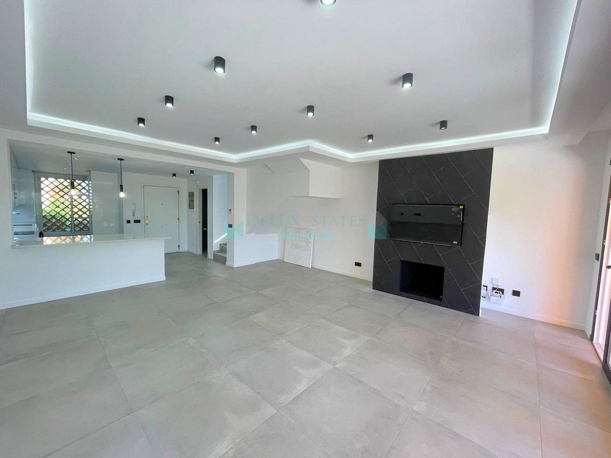 Town House for sale in El Paraiso, Estepona