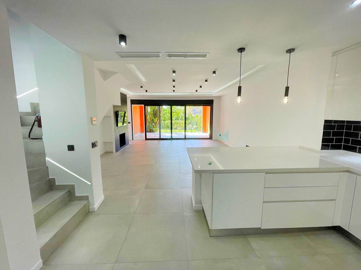 Town House for sale in El Paraiso, Estepona