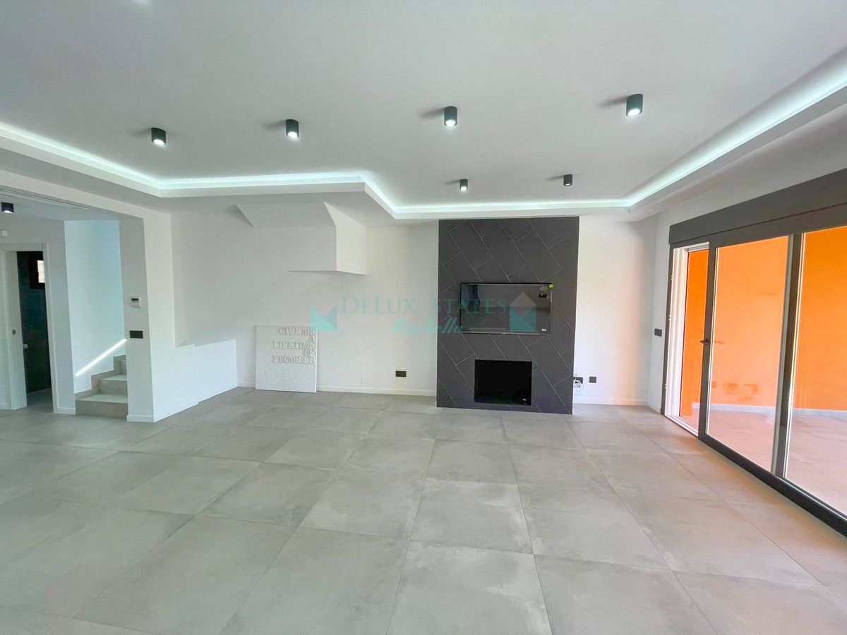 Town House for sale in El Paraiso, Estepona