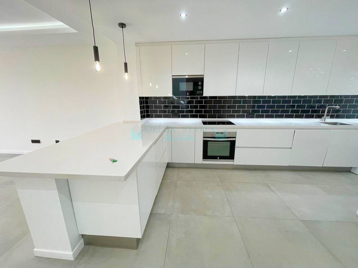 Town House for sale in El Paraiso, Estepona