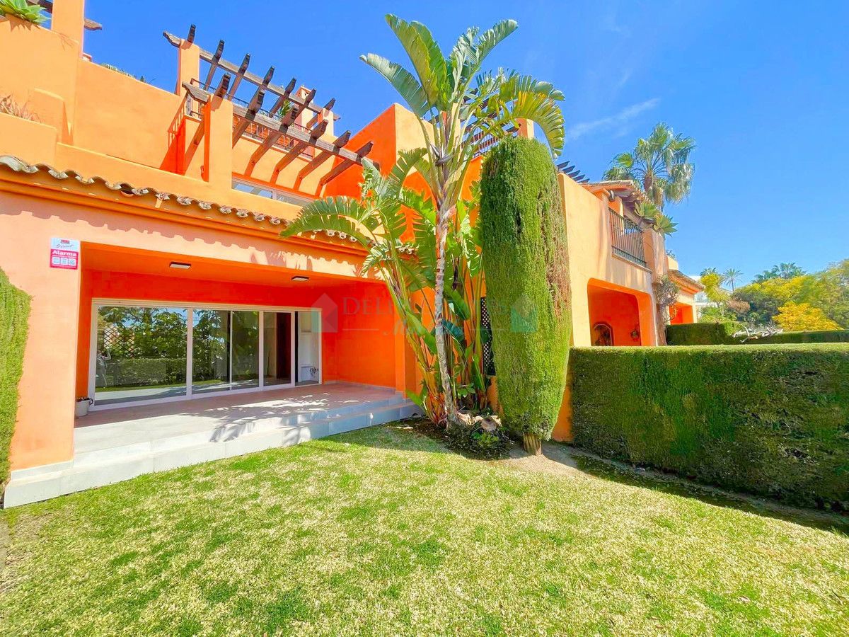 Town House for sale in El Paraiso, Estepona