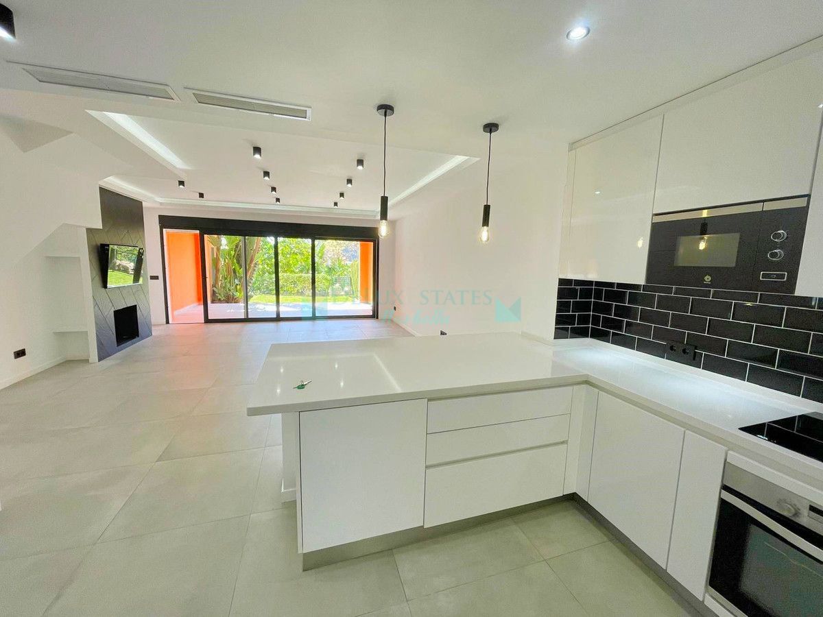 Town House for sale in El Paraiso, Estepona