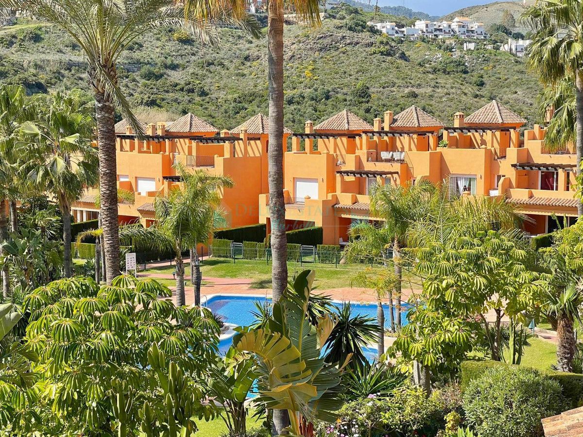 Town House for sale in El Paraiso, Estepona