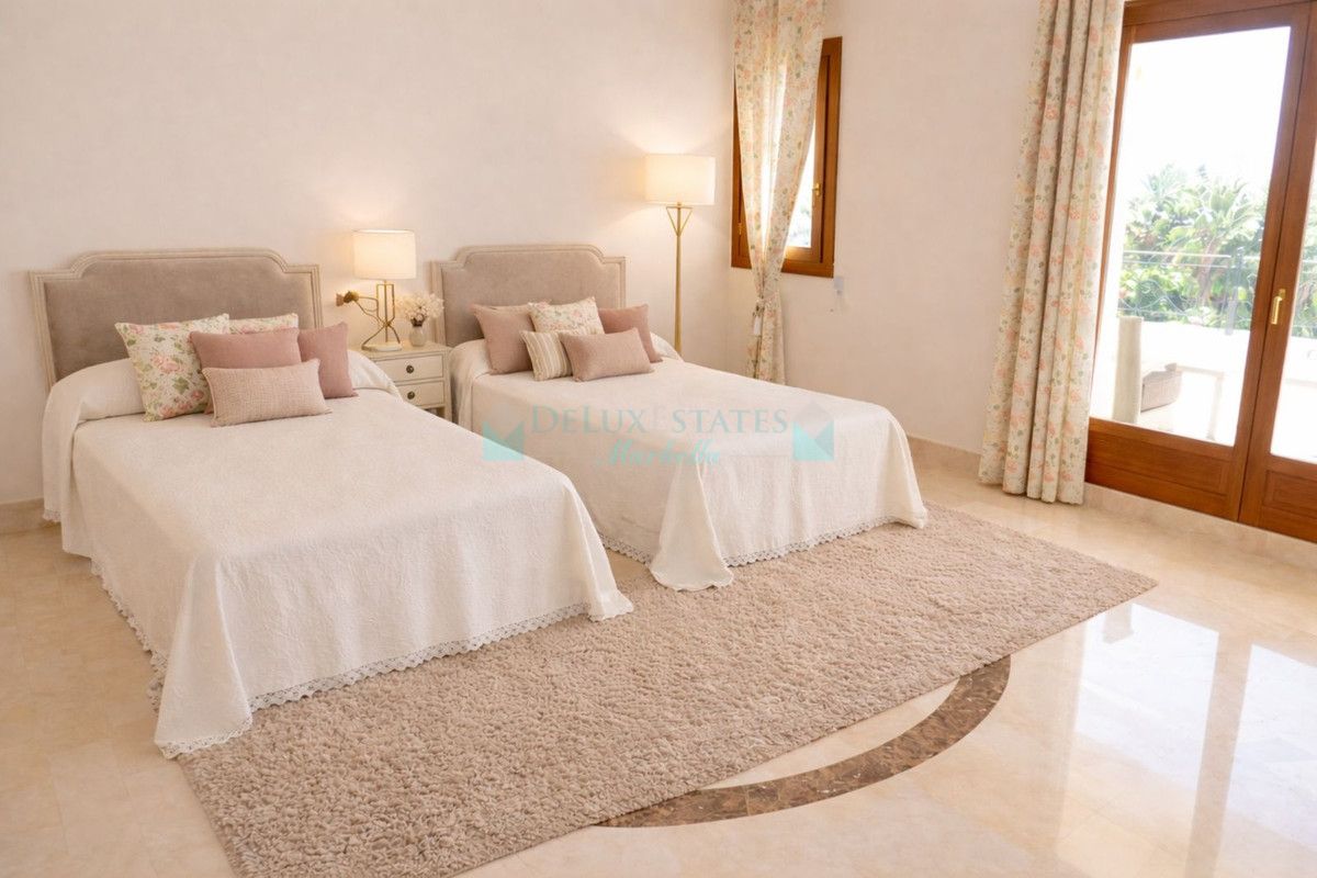 Villa for rent in El Rosario, Marbella East