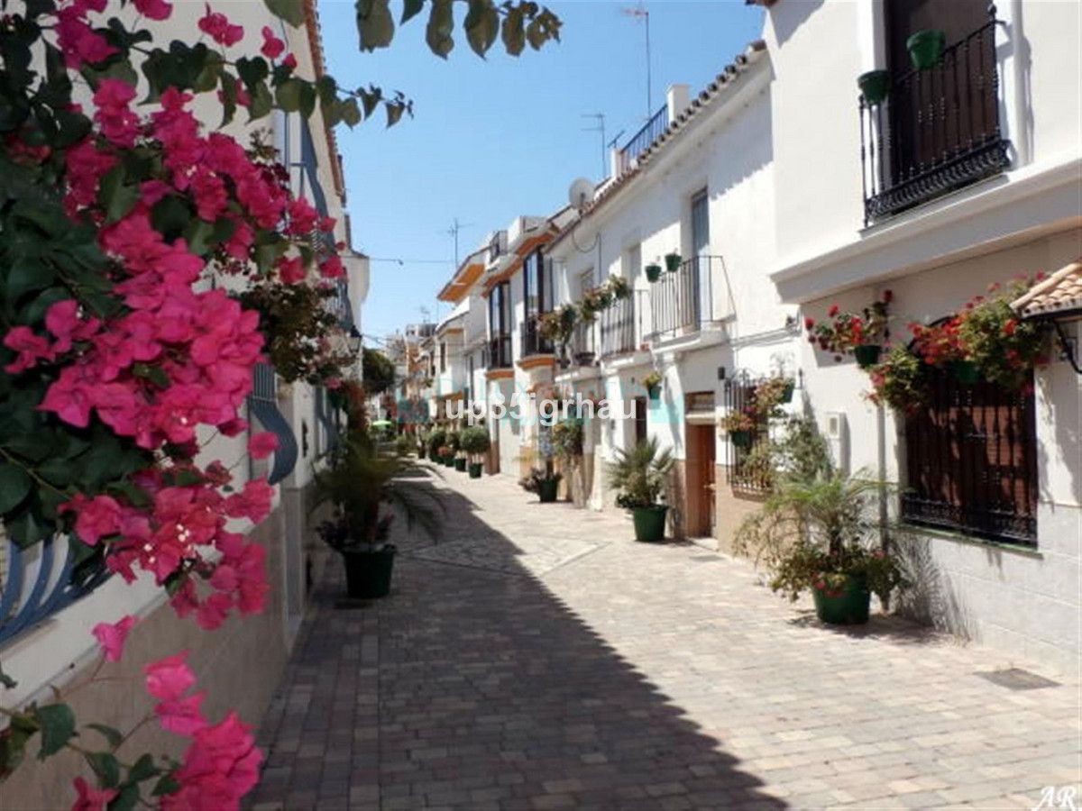 Town House for sale in Estepona