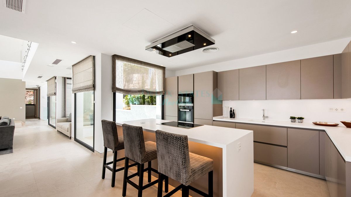 Villa for sale in Benahavis