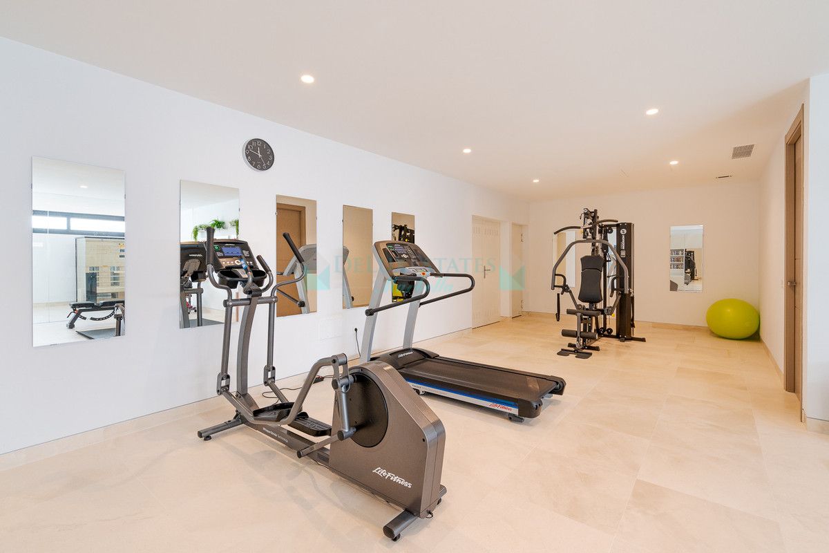 Villa for sale in Benahavis