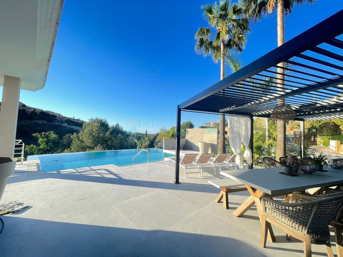 Villa en venta en Elviria, Marbella Este
