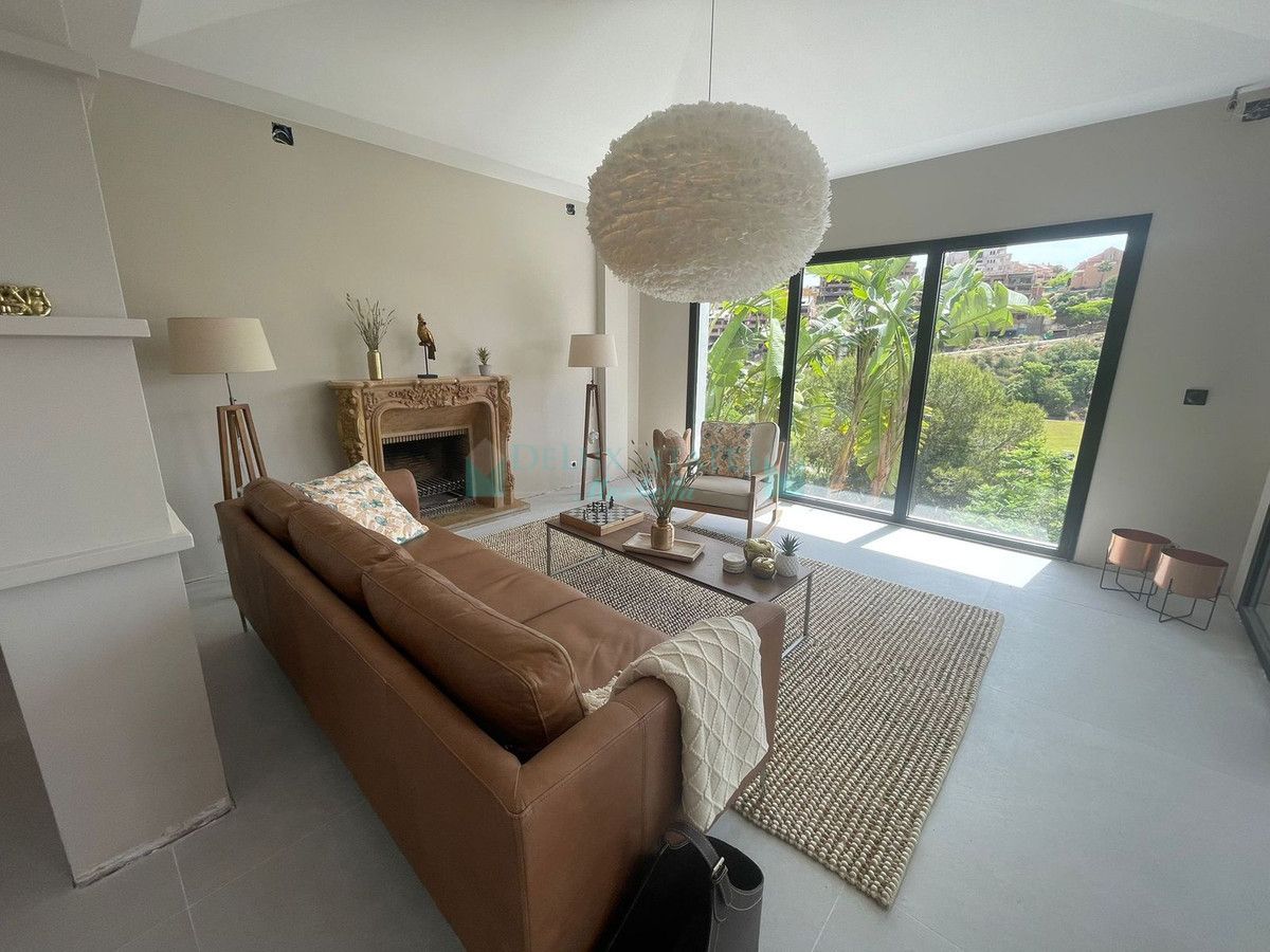 Villa en venta en Elviria, Marbella Este