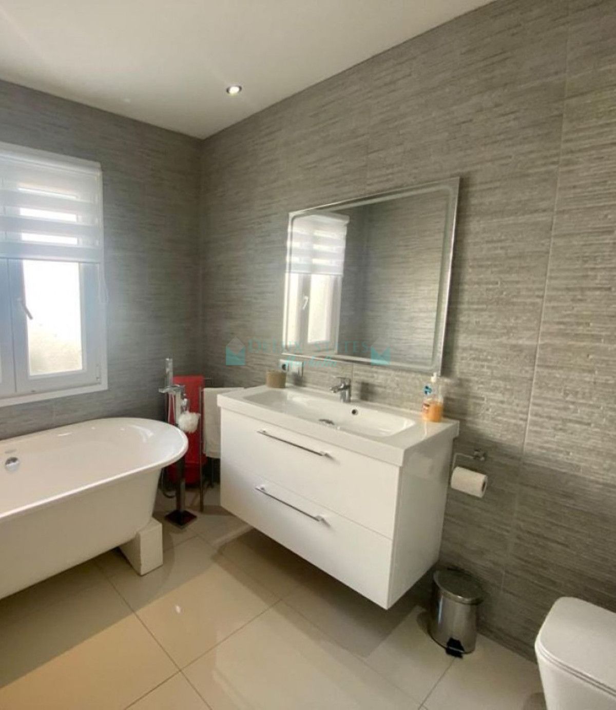 Villa for sale in Nueva Andalucia