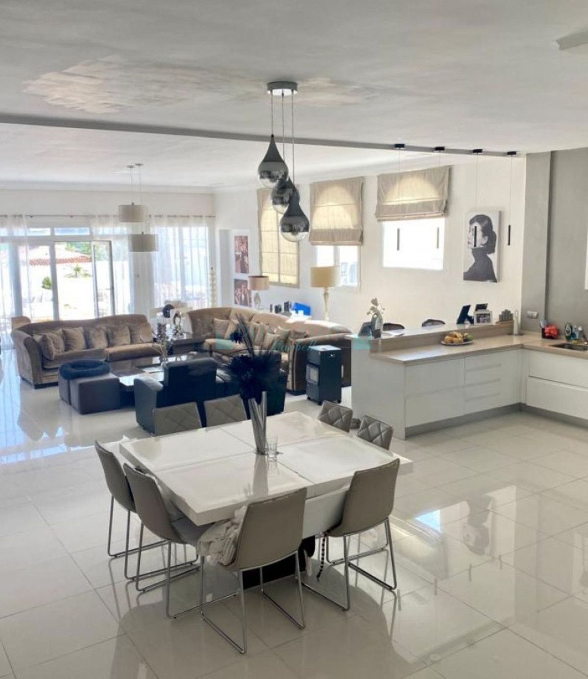 Villa for sale in Nueva Andalucia