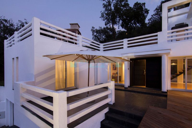 Villa for sale in La Mairena, Marbella East