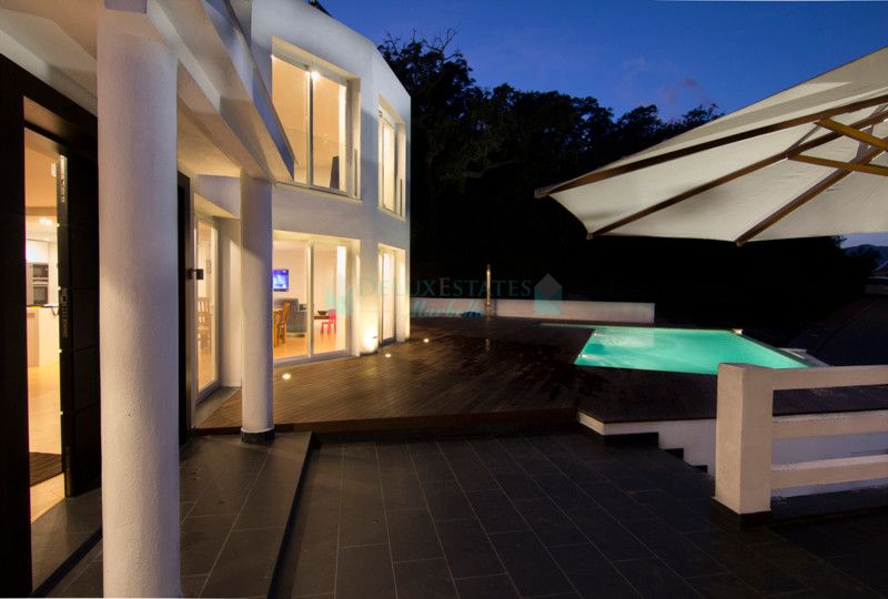 Villa for sale in La Mairena, Marbella East