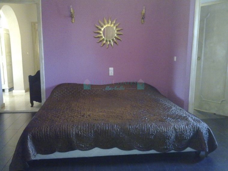 Villa for sale in Nueva Andalucia