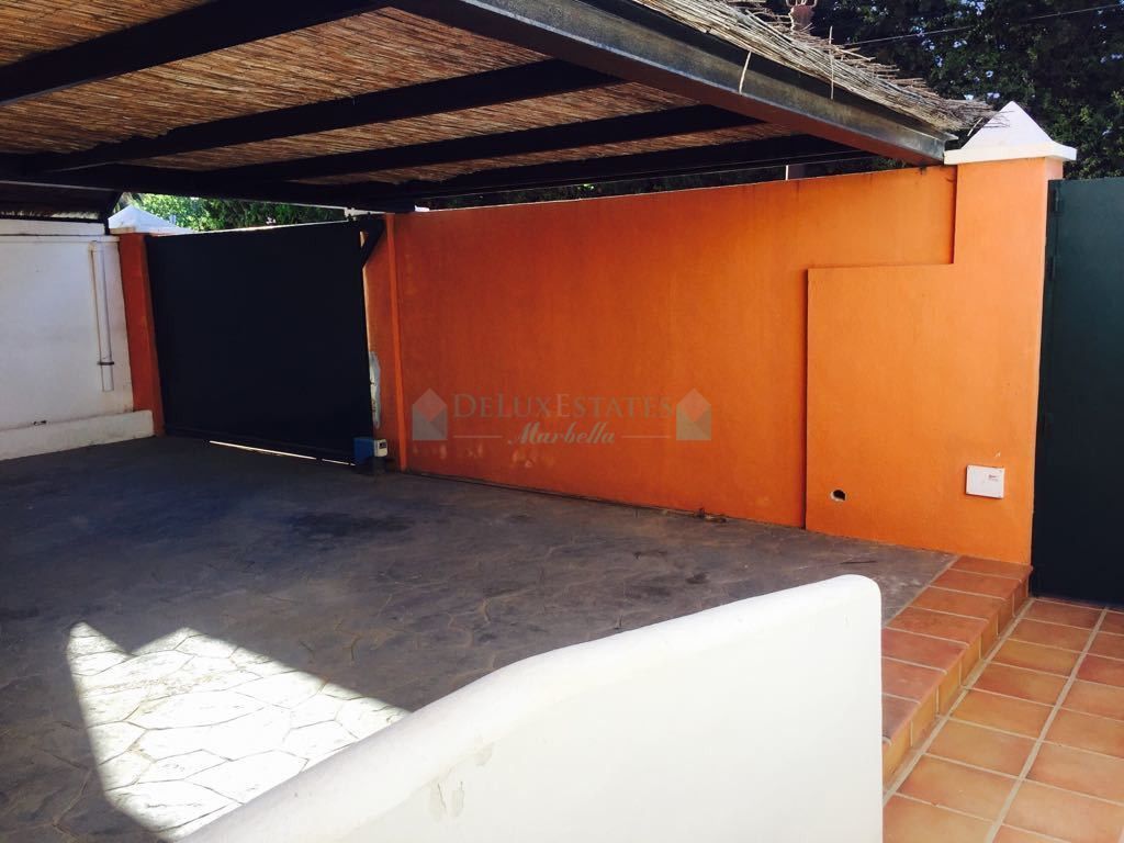 Town House for sale in Estepona
