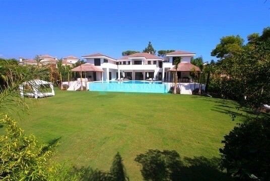 Villa for sale in Guadalmina Baja, San Pedro de Alcantara