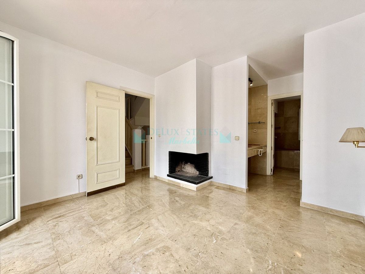 Town House for sale in Nueva Andalucia