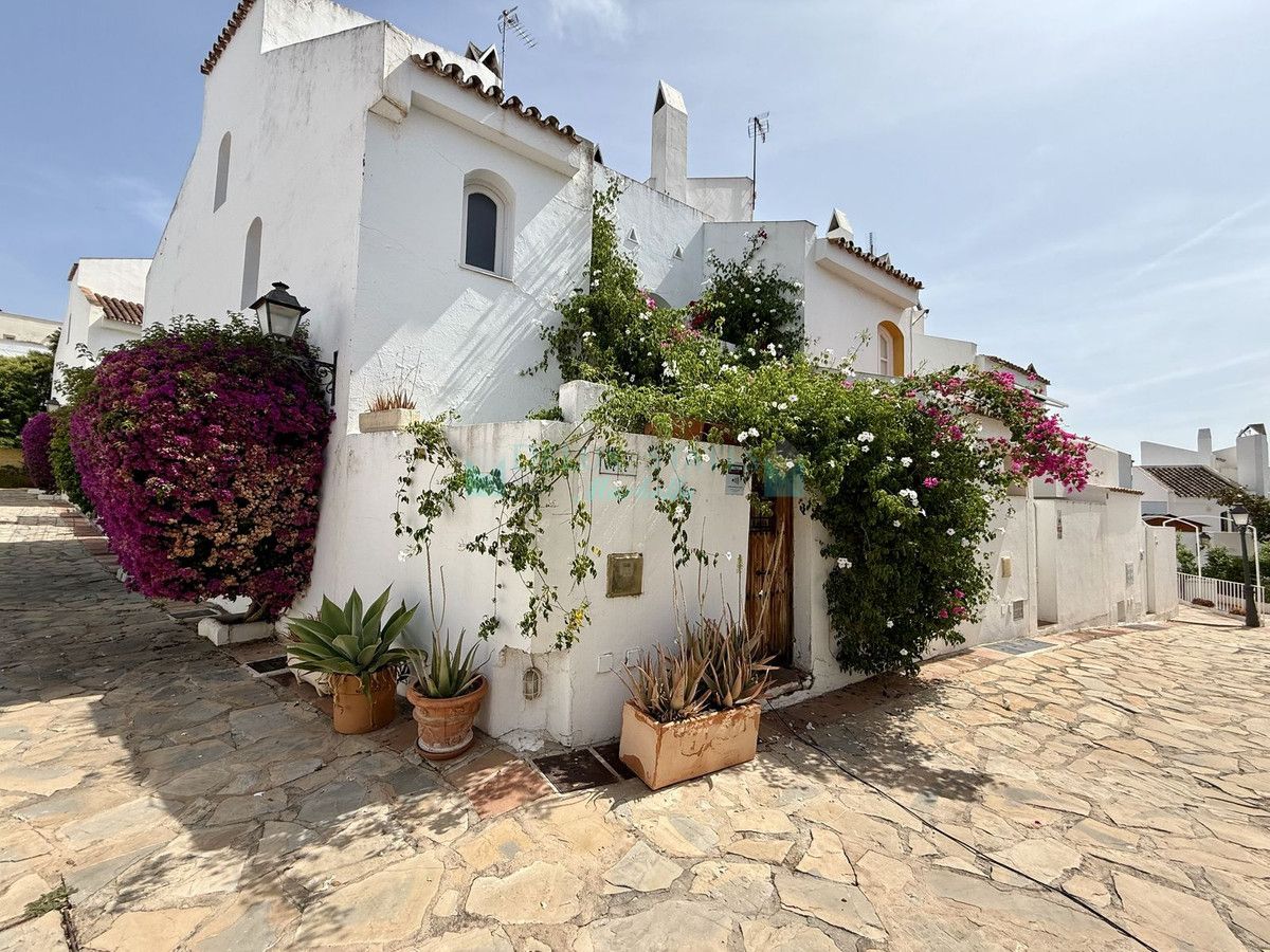 Town House for sale in Nueva Andalucia
