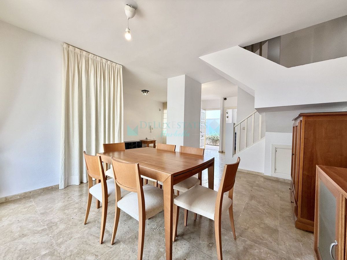 Town House for sale in Nueva Andalucia