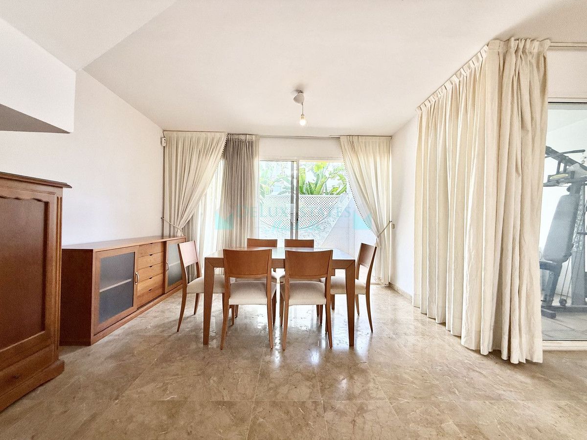 Town House for sale in Nueva Andalucia