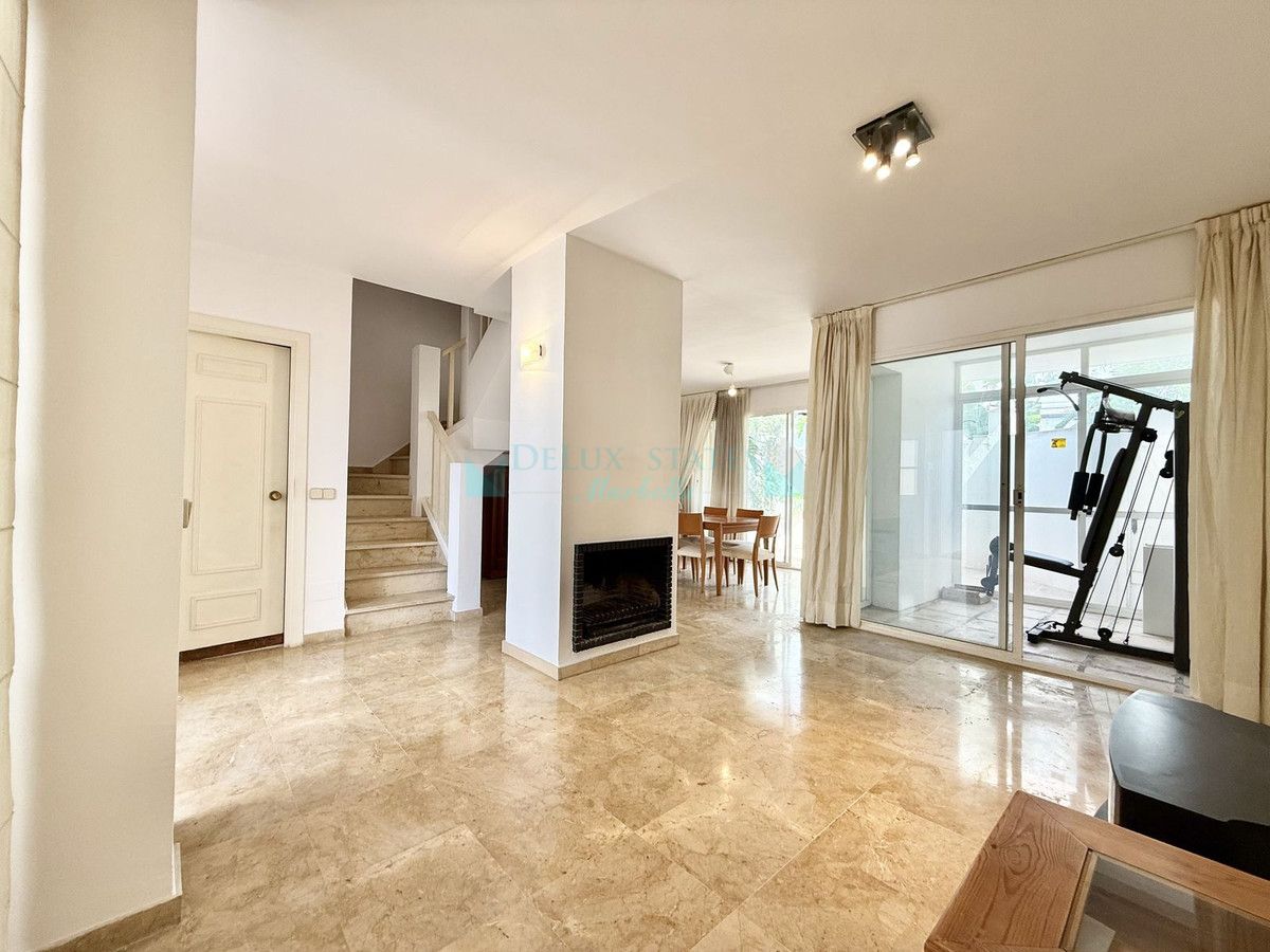 Town House for sale in Nueva Andalucia